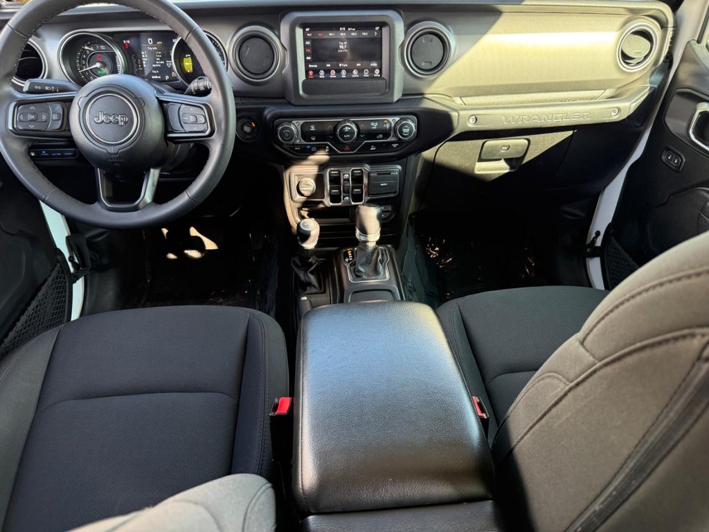Jeep Wrangler 4xe Vehicle Full-screen Gallery Image 11