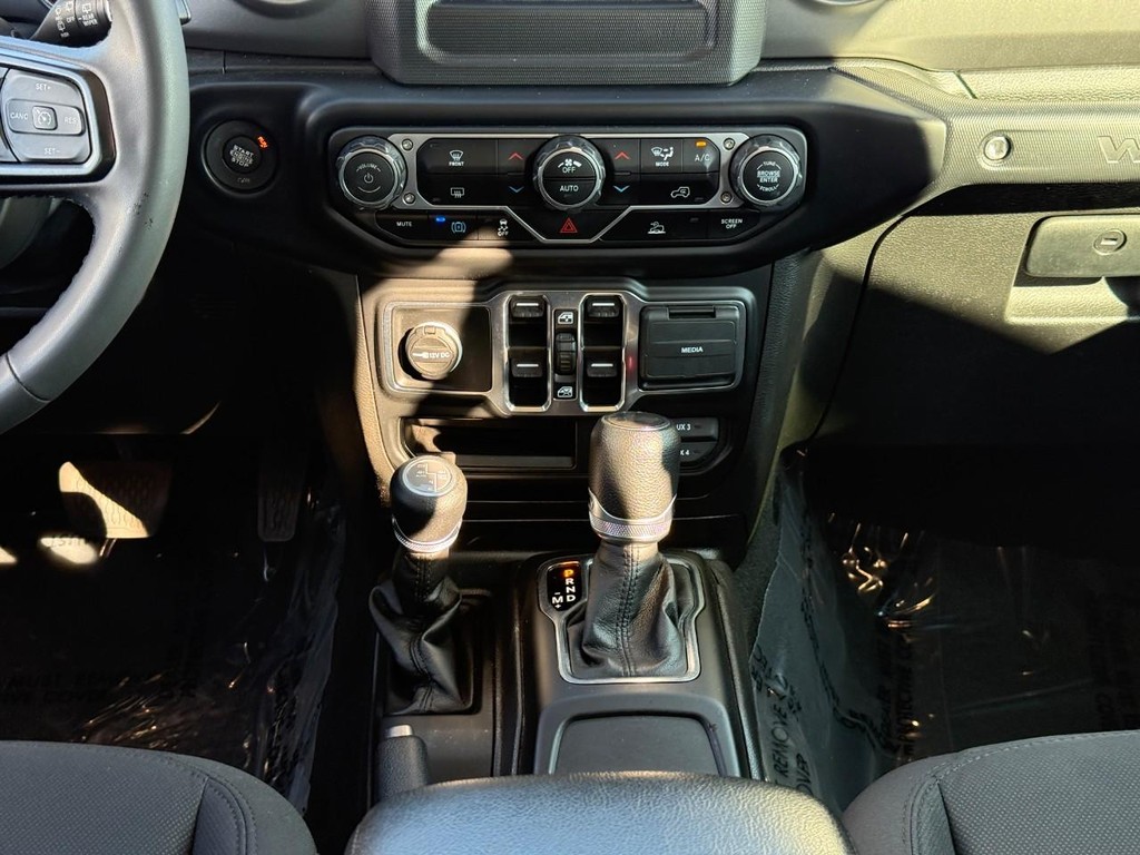 Jeep Wrangler 4xe Vehicle Full-screen Gallery Image 14