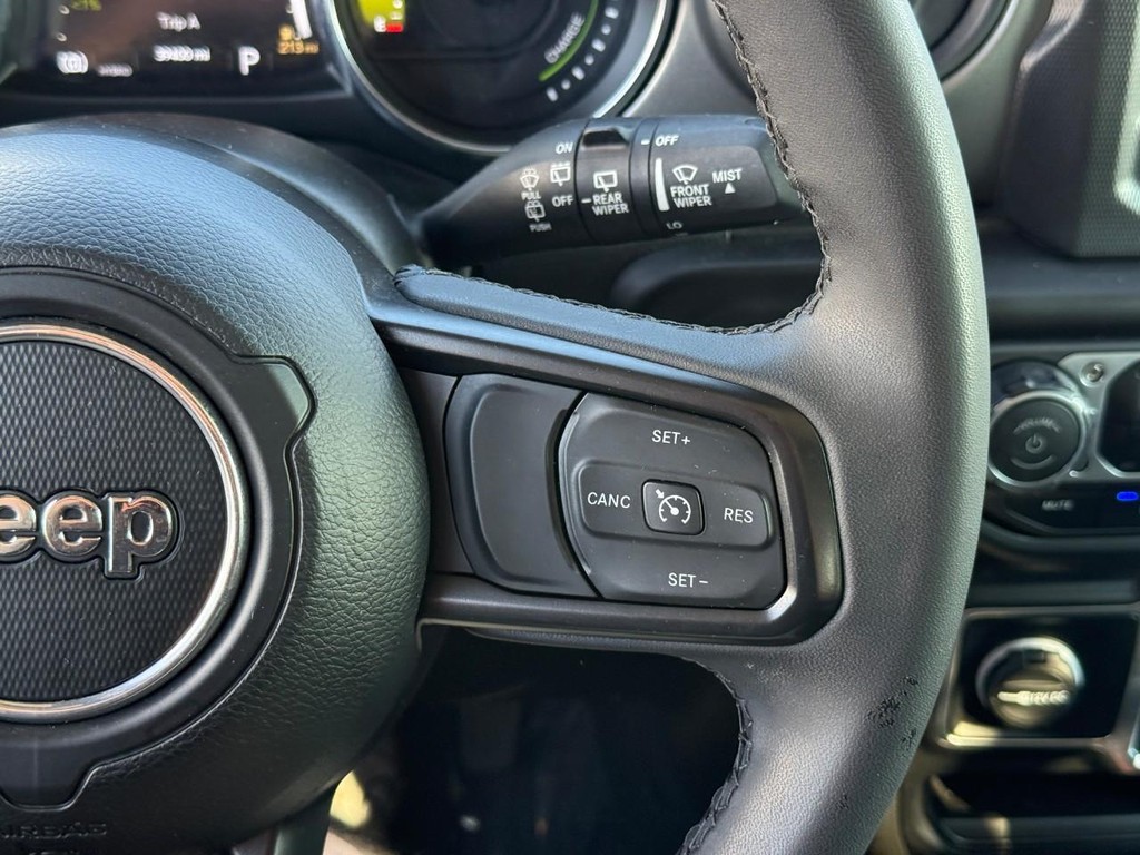 Jeep Wrangler 4xe Vehicle Full-screen Gallery Image 18