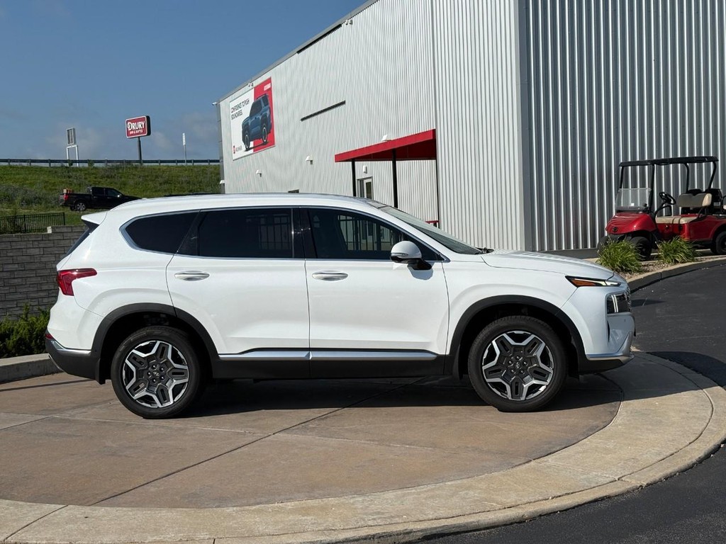 Hyundai Santa Fe Vehicle Full-screen Gallery Image 02