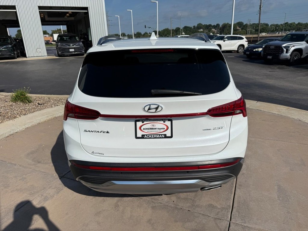 Hyundai Santa Fe Vehicle Full-screen Gallery Image 05