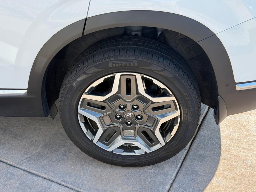 Hyundai Santa Fe Vehicle Full-screen Gallery Image 07