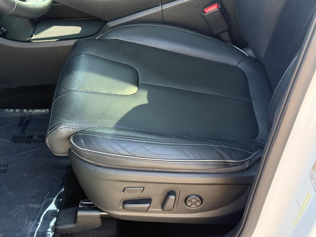 Hyundai Santa Fe Vehicle Full-screen Gallery Image 17