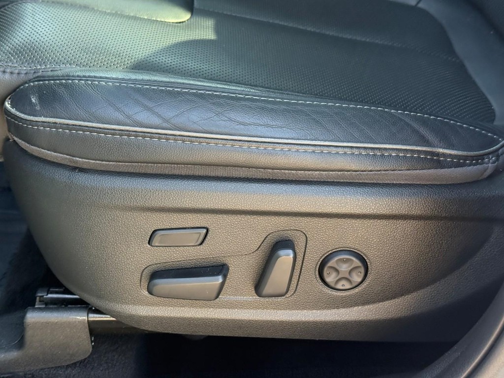 Hyundai Santa Fe Vehicle Full-screen Gallery Image 18