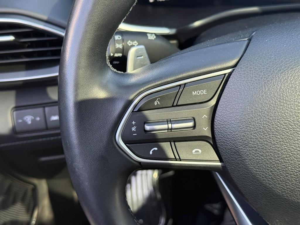 Hyundai Santa Fe Vehicle Full-screen Gallery Image 19
