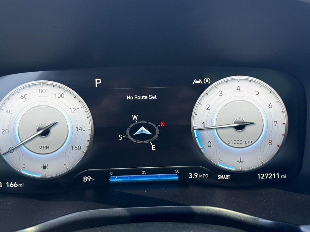 Hyundai Santa Fe Vehicle Full-screen Gallery Image 21