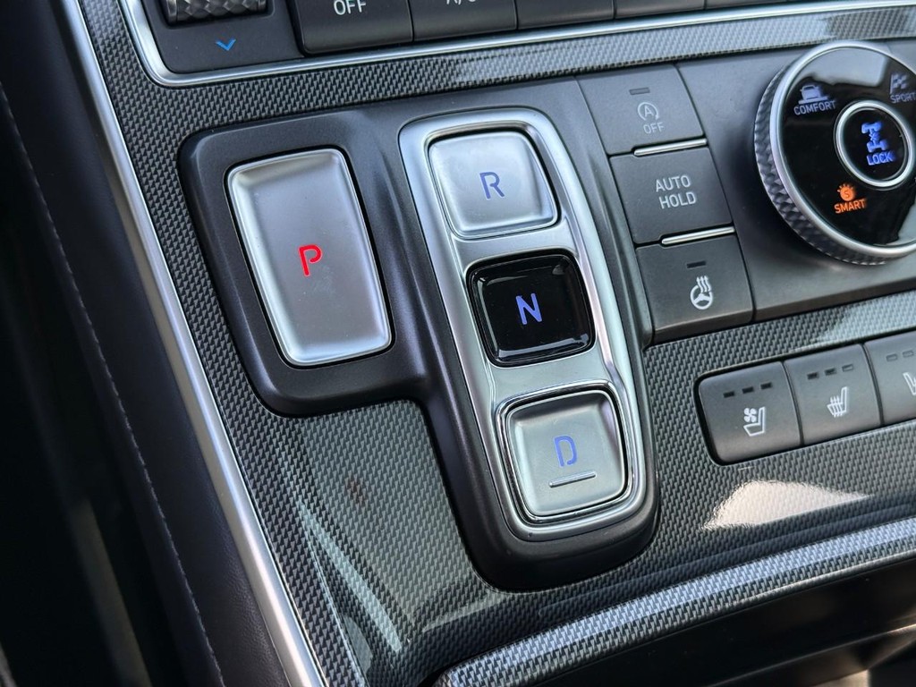 Hyundai Santa Fe Vehicle Full-screen Gallery Image 22