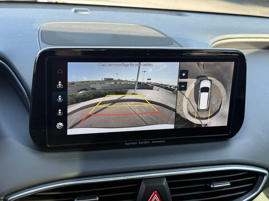 Hyundai Santa Fe Vehicle Full-screen Gallery Image 24