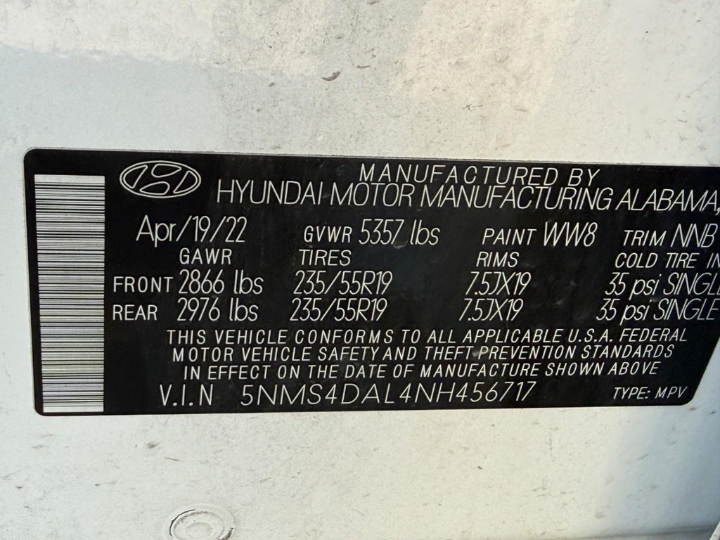 Hyundai Santa Fe Vehicle Full-screen Gallery Image 25
