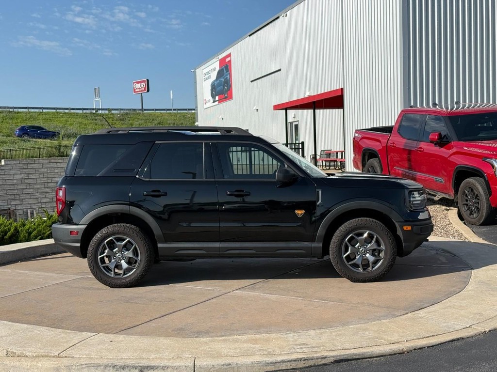 Ford Bronco Sport Vehicle Full-screen Gallery Image 02
