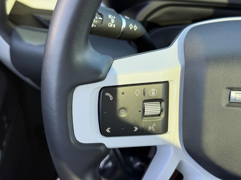 Land Rover Defender Vehicle Full-screen Gallery Image 20
