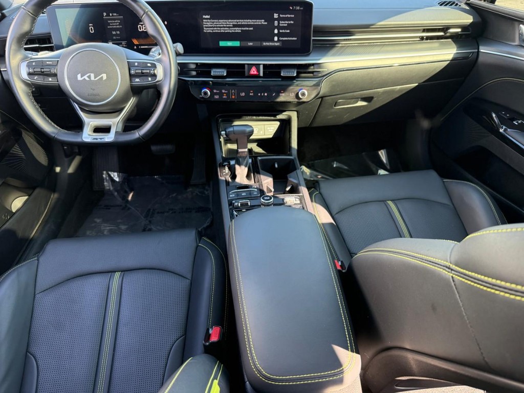 Kia K5 Vehicle Full-screen Gallery Image 11
