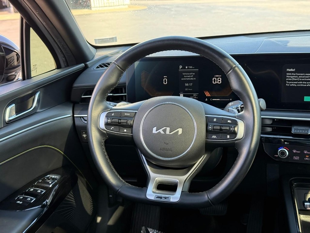 Kia K5 Vehicle Full-screen Gallery Image 12