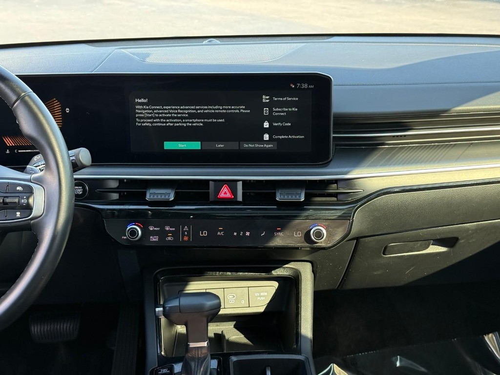 Kia K5 Vehicle Full-screen Gallery Image 13