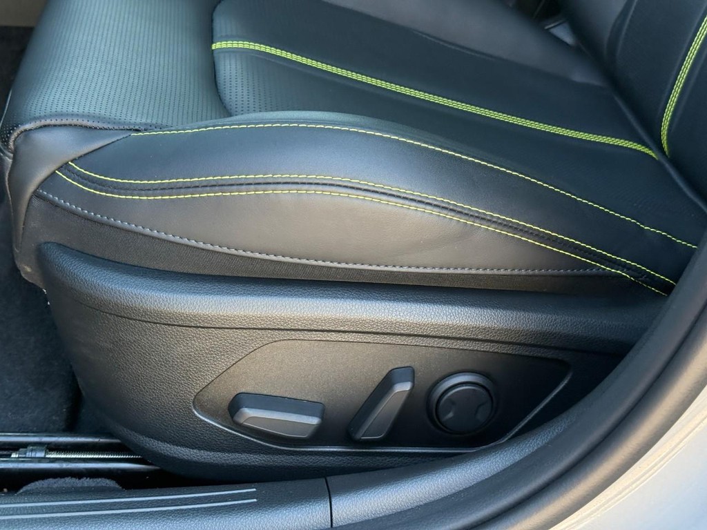 Kia K5 Vehicle Full-screen Gallery Image 18