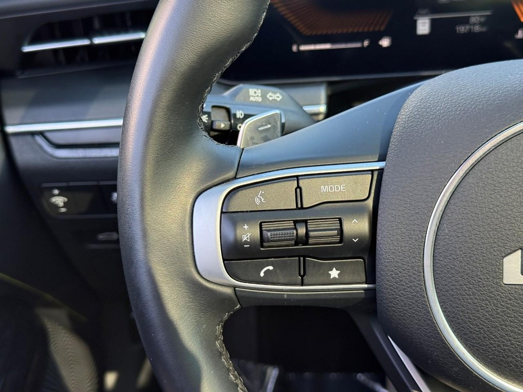 Kia K5 Vehicle Full-screen Gallery Image 19