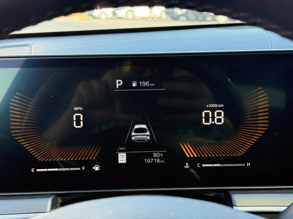 Kia K5 Vehicle Full-screen Gallery Image 21