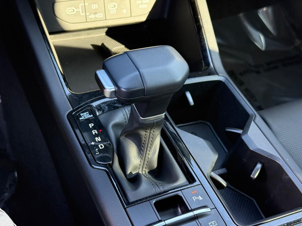Kia K5 Vehicle Full-screen Gallery Image 22