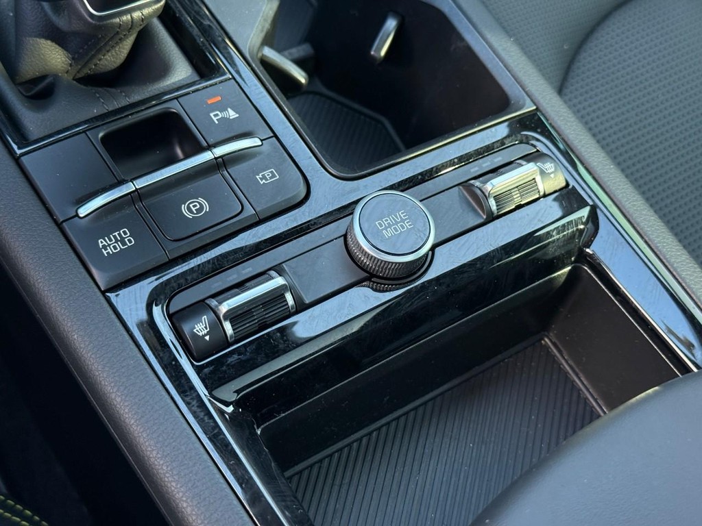 Kia K5 Vehicle Full-screen Gallery Image 24