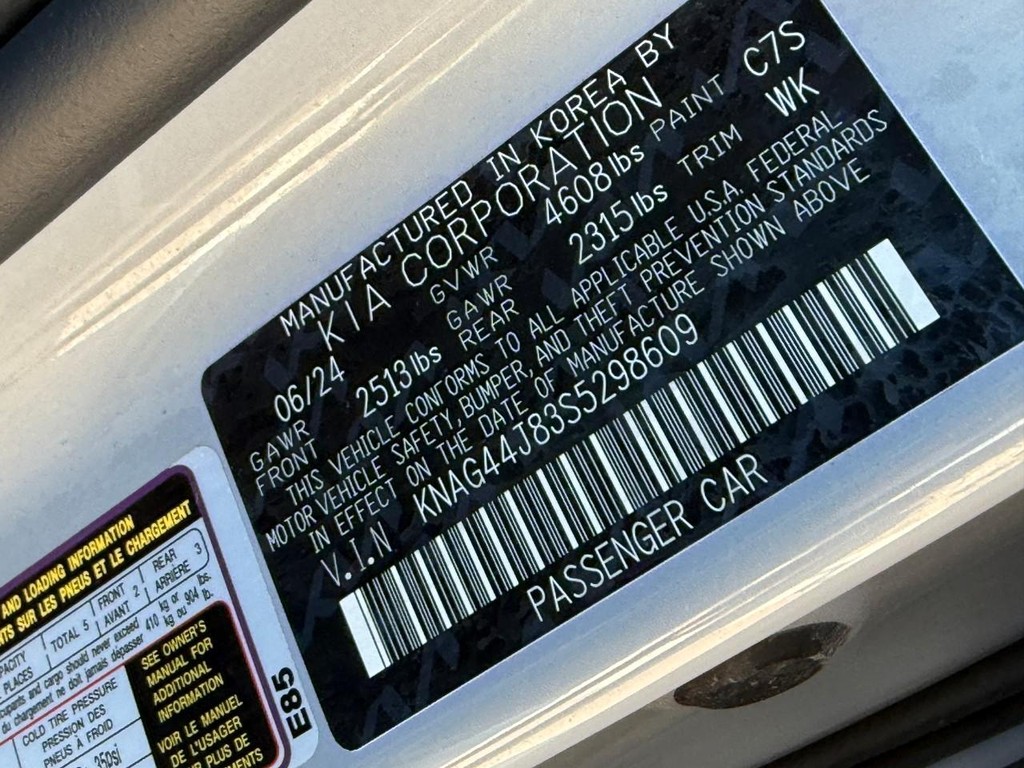 Kia K5 Vehicle Full-screen Gallery Image 25