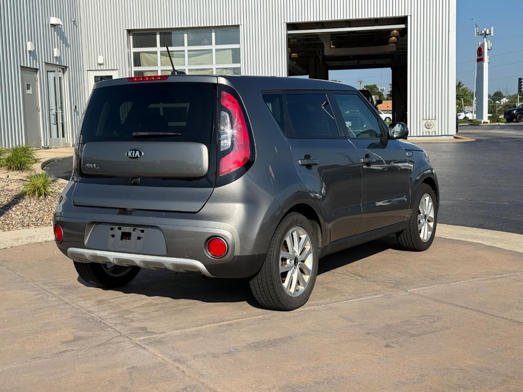 Kia Soul Vehicle Full-screen Gallery Image 03
