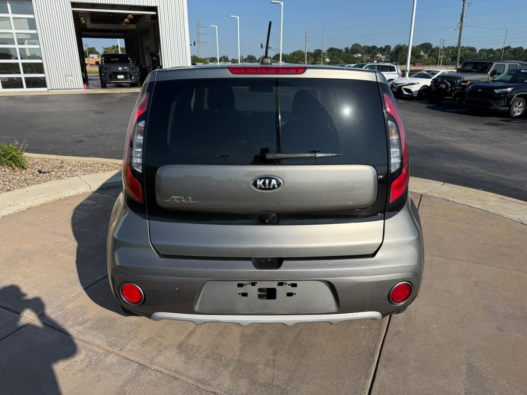 Kia Soul Vehicle Full-screen Gallery Image 07
