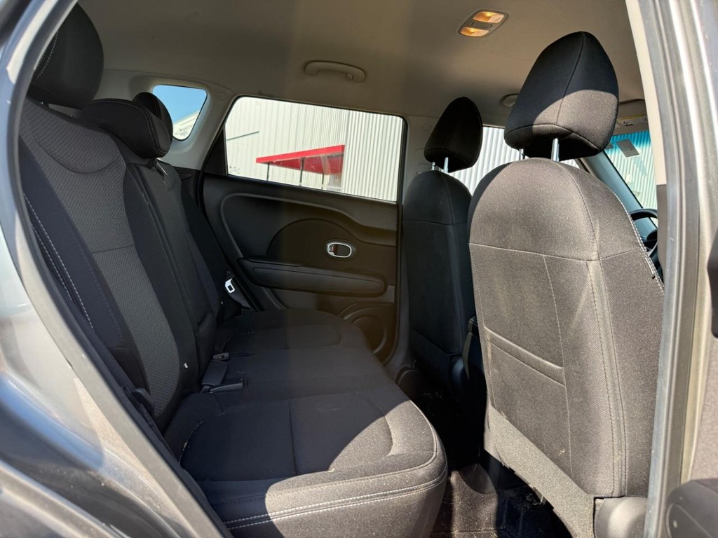 Kia Soul Vehicle Full-screen Gallery Image 10