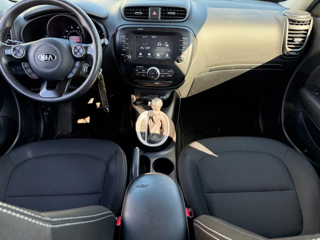 Kia Soul Vehicle Full-screen Gallery Image 11