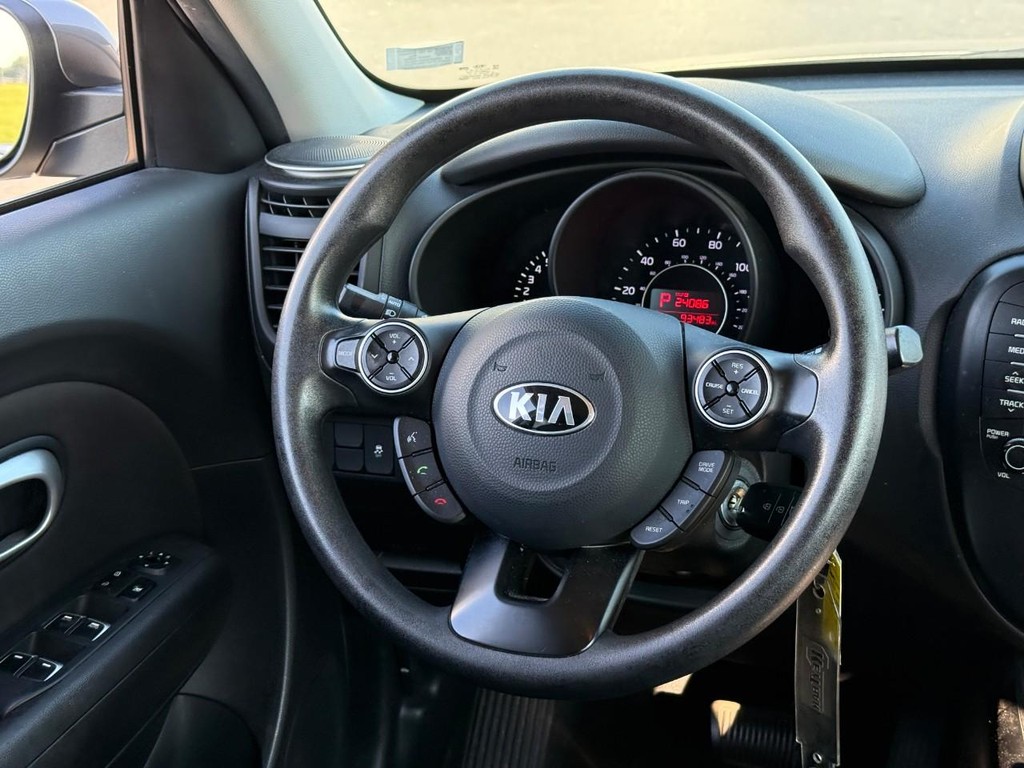 Kia Soul Vehicle Full-screen Gallery Image 12