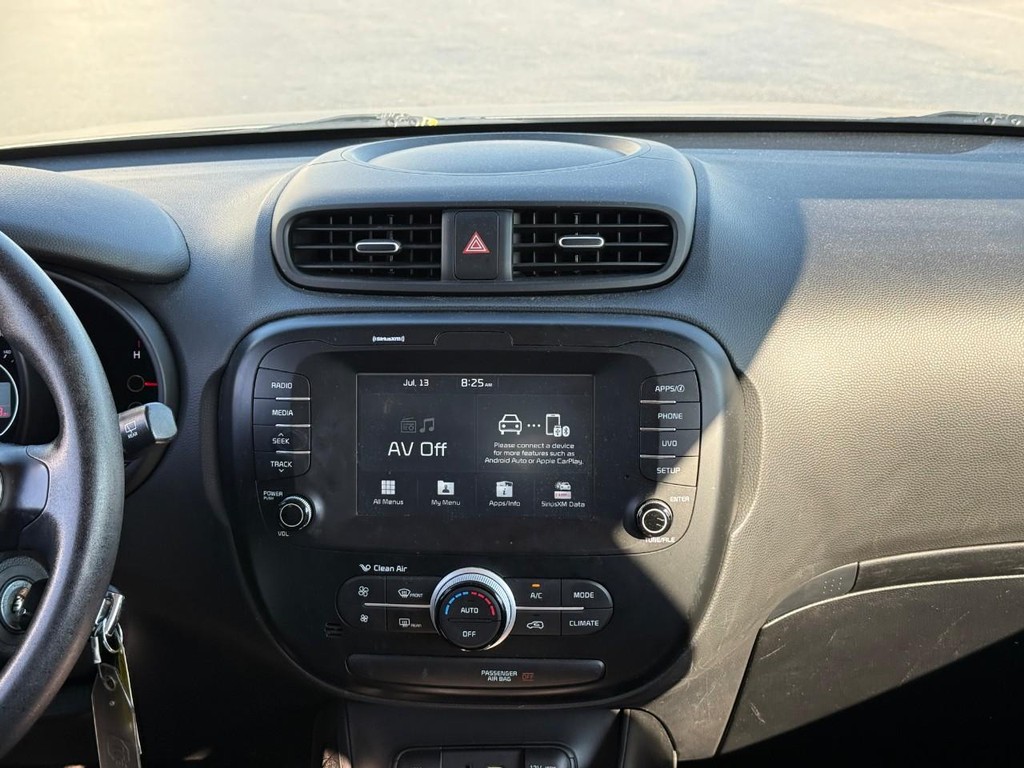 Kia Soul Vehicle Full-screen Gallery Image 13