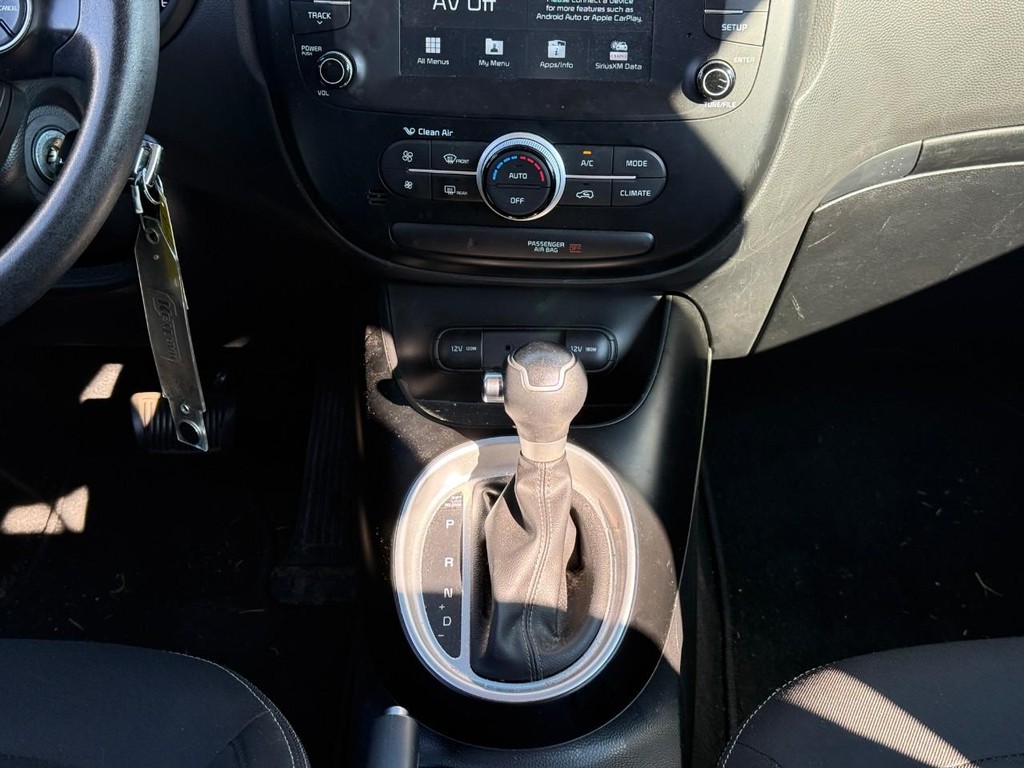 Kia Soul Vehicle Full-screen Gallery Image 15