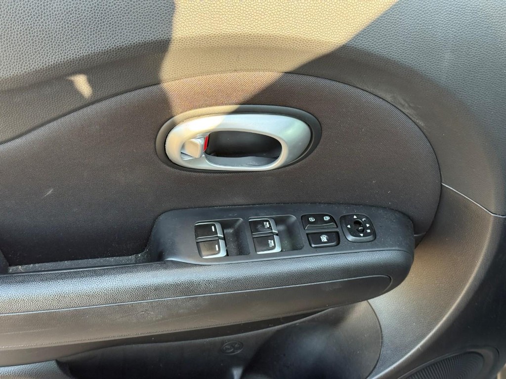 Kia Soul Vehicle Full-screen Gallery Image 16