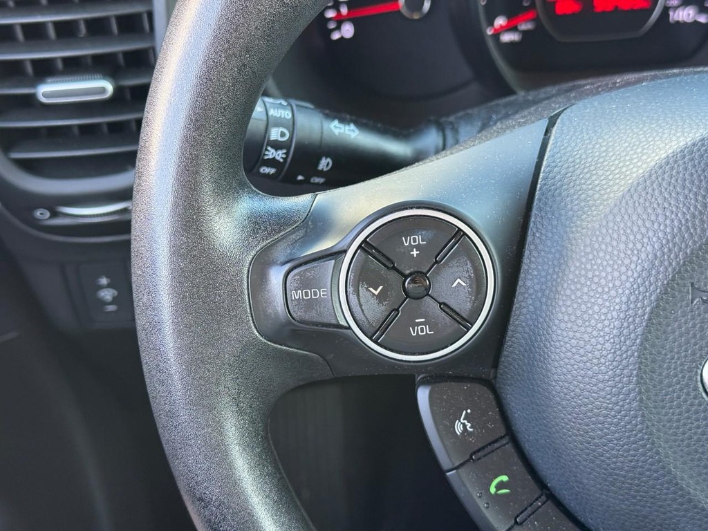 Kia Soul Vehicle Full-screen Gallery Image 19