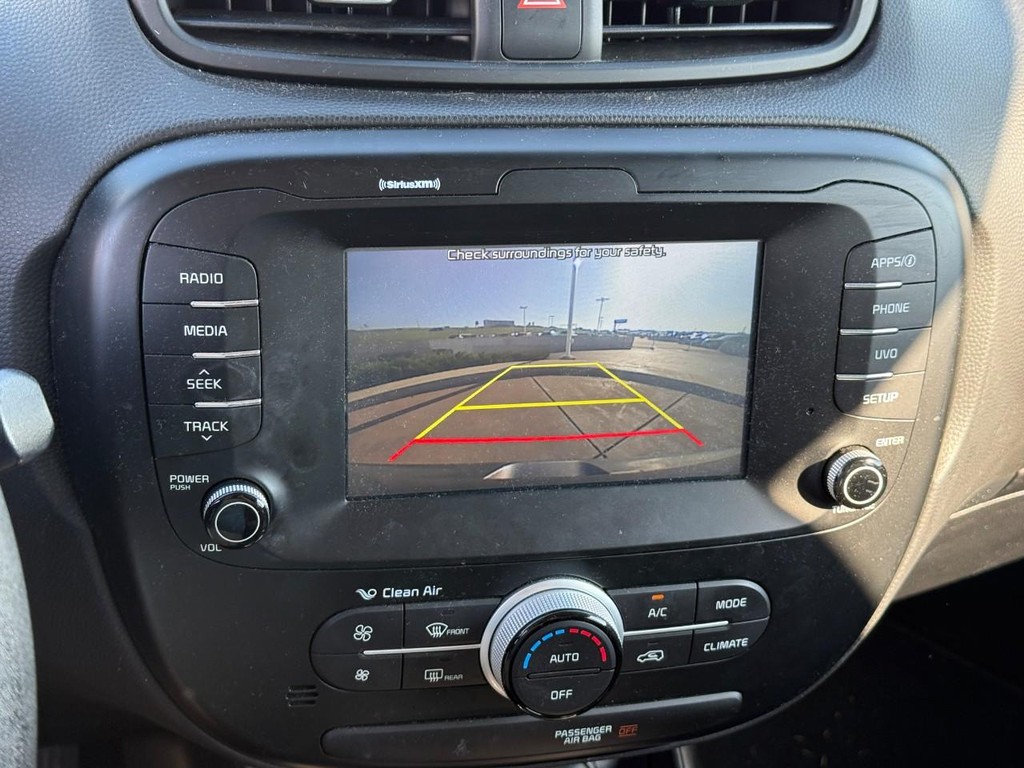 Kia Soul Vehicle Full-screen Gallery Image 22