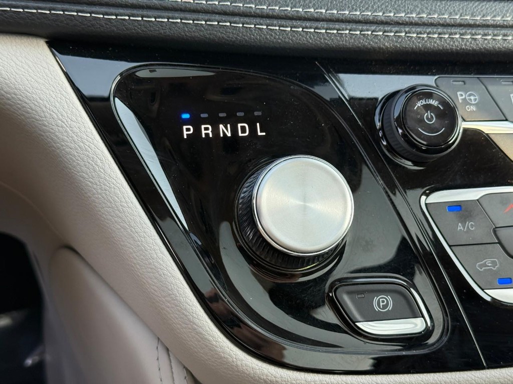 Chrysler Pacifica Vehicle Full-screen Gallery Image 22