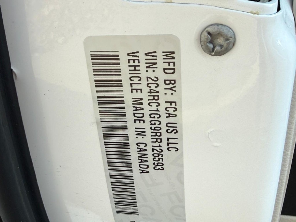 Chrysler Pacifica Vehicle Full-screen Gallery Image 26