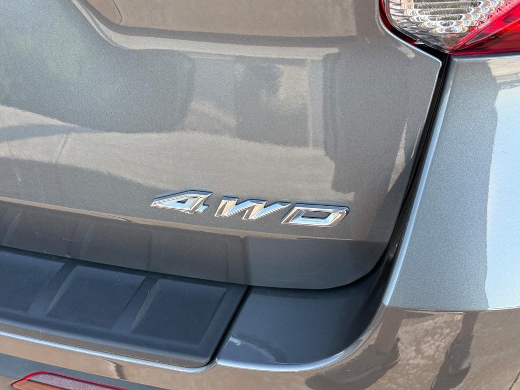 Ford Explorer Vehicle Full-screen Gallery Image 05