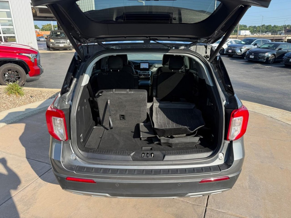 Ford Explorer Vehicle Full-screen Gallery Image 06