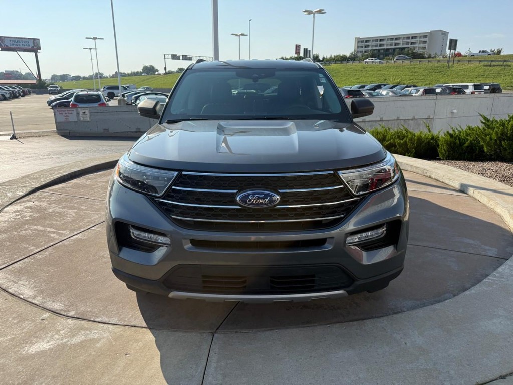 Ford Explorer Vehicle Full-screen Gallery Image 10