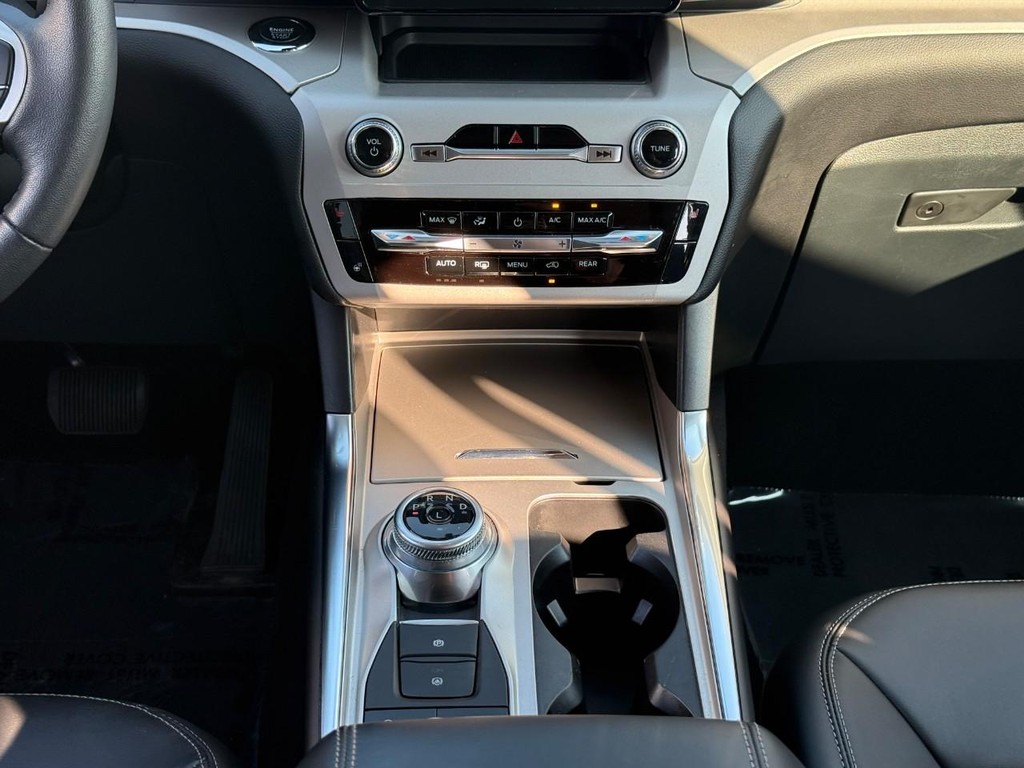 Ford Explorer Vehicle Full-screen Gallery Image 15