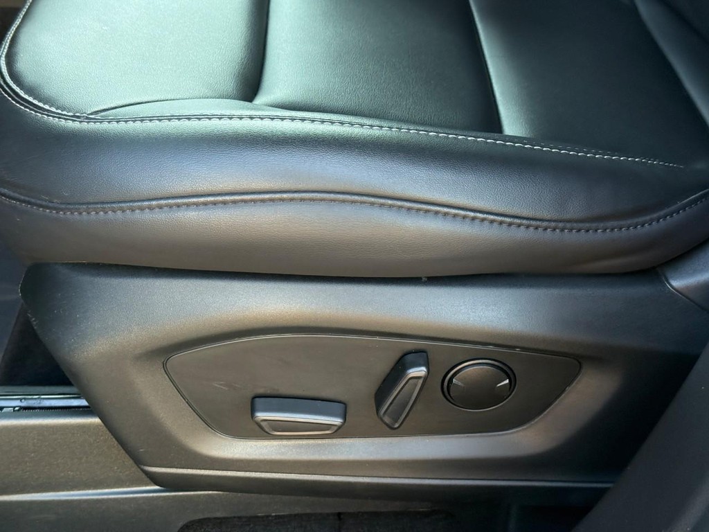 Ford Explorer Vehicle Full-screen Gallery Image 19