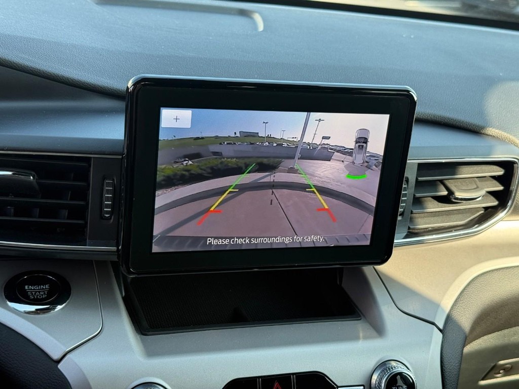 Ford Explorer Vehicle Full-screen Gallery Image 25