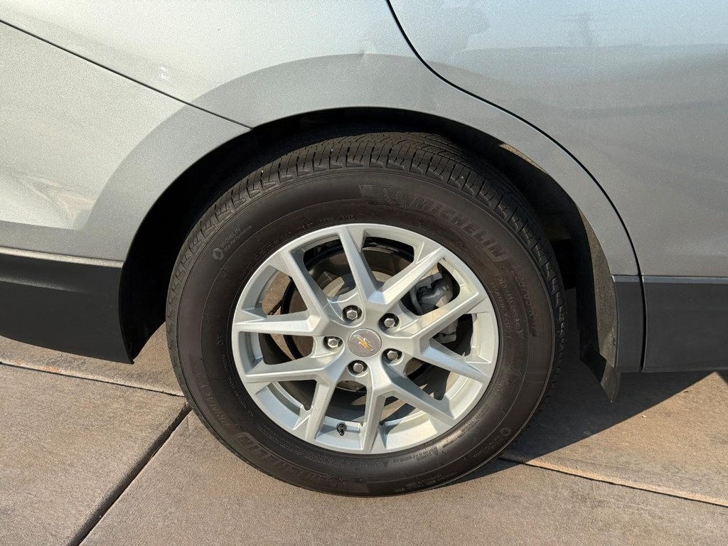Chevrolet Equinox Vehicle Full-screen Gallery Image 04