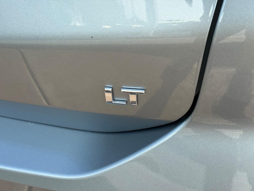 Chevrolet Equinox Vehicle Full-screen Gallery Image 05