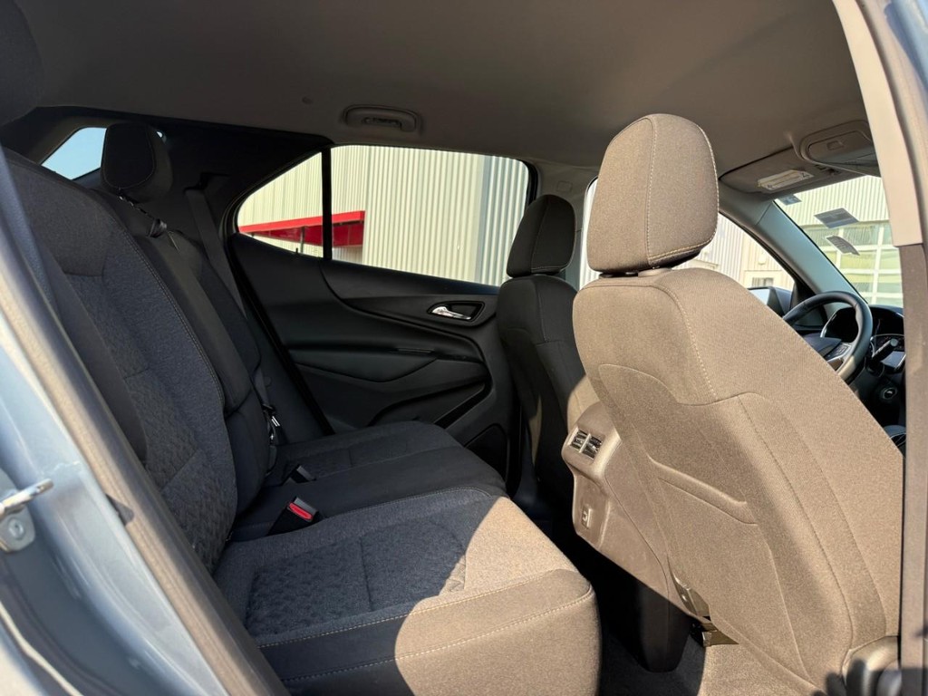 Chevrolet Equinox Vehicle Full-screen Gallery Image 11