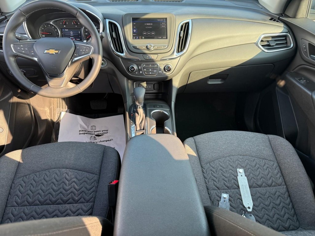 Chevrolet Equinox Vehicle Full-screen Gallery Image 12