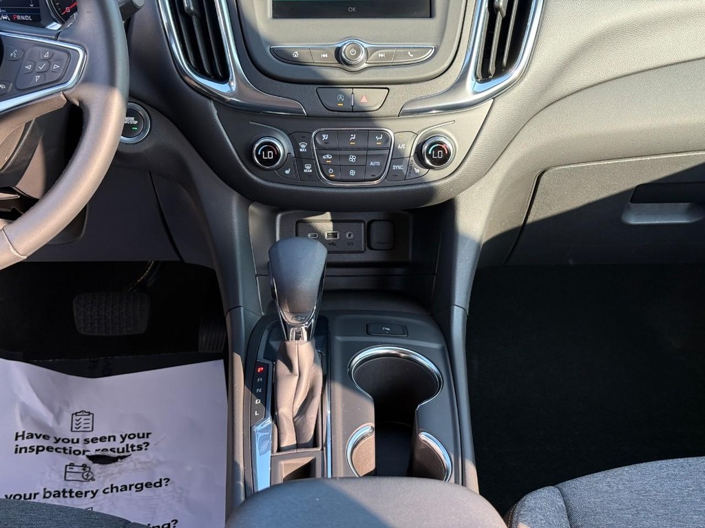 Chevrolet Equinox Vehicle Full-screen Gallery Image 15