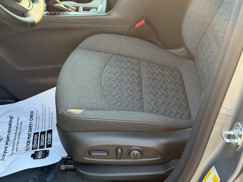 Chevrolet Equinox Vehicle Full-screen Gallery Image 17