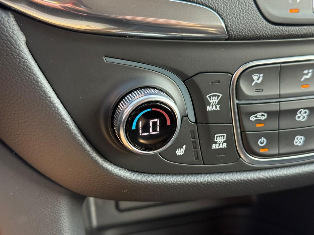 Chevrolet Equinox Vehicle Full-screen Gallery Image 22