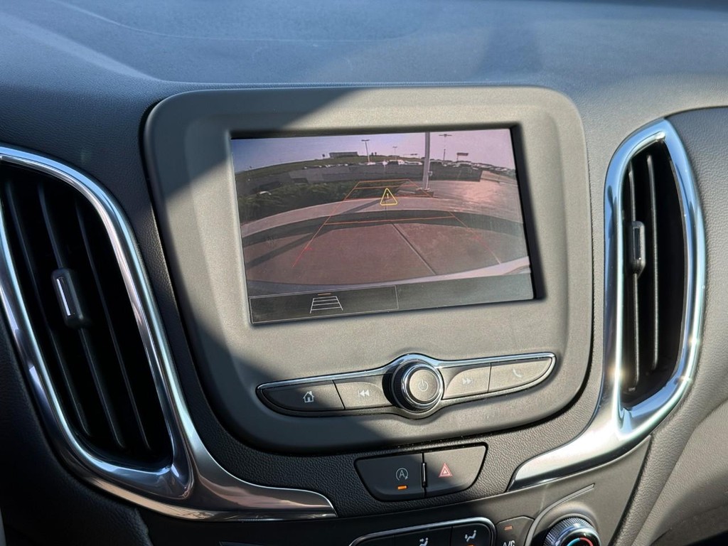 Chevrolet Equinox Vehicle Full-screen Gallery Image 23